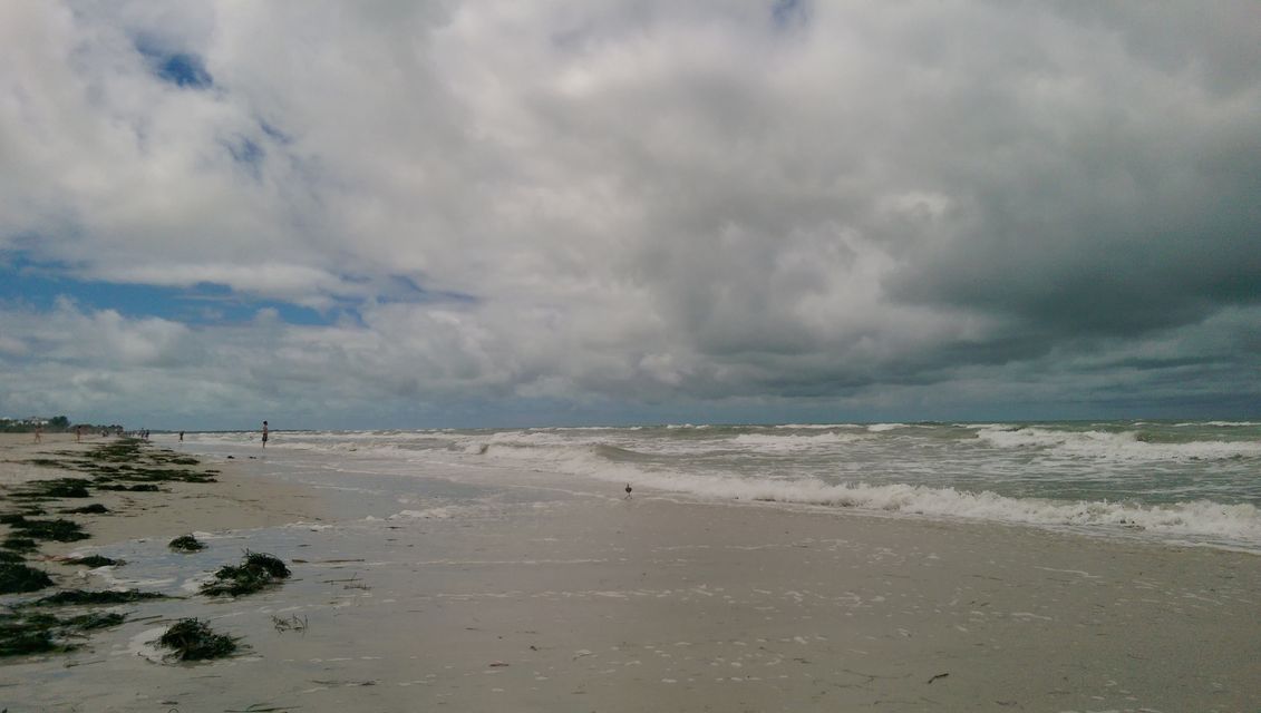 Beach day in St Pete Florida Beachlovers Htconem8 Sunset #sun #clouds #skylovers #sky #nature #beautifulinnature #naturalbeauty #photography #landscape at Pass-a-Grille Beach by Daniel Piraino on EyeEm