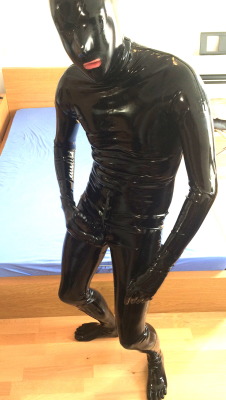 rubberskincz.tumblr.com post 141401404045