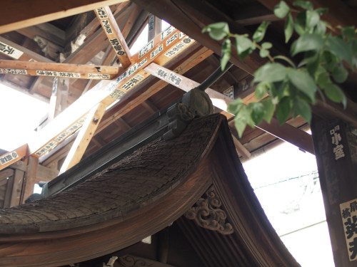 お稲荷さんの屋根 by NeconoteVia Flickr:roof of a Inari-Shrine