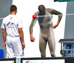 camodude:  reconrubberstruggler:  @wetsuitsareawesome   http://camodude.tumblr.com/