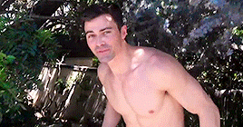 bowleggedspeight:  (⊙‿⊙✿)