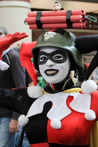 enasnivolz:  battrambles:  Des!!!!  I’VE NEVER SEEN THIS PICTURE BEFORE 