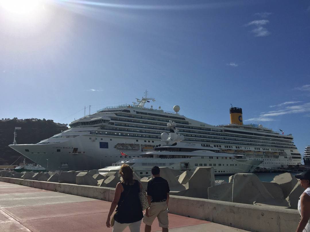 #costamagica in #stmaartenImage by Cinzia Marchisio 😊Tag #crazycruises to see your photo in our Wall!#costacrociere #crociere #crociera #havingfun #cruiselife #cruiseship #cruising #cruise #bloggers #cruisebloggers #traveling #picofthedays #f4f...