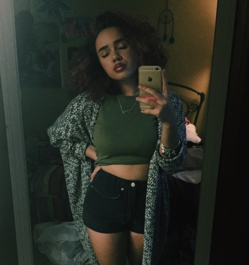 1993-till:  frenchfrymami:  I couldn’t pick six bc I’m a selfie hoe, but avocadomami tagged me.  I’m tagging aquacandi ohreinababyy scumbabe and khadds 💟   💦