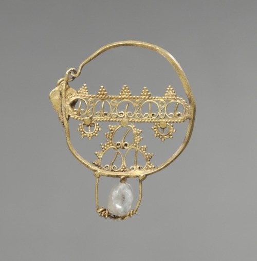 theancientwayoflife:~ Earring with Openwork.Date: A.D. 600-800Place of origin: ByzantiumPeriod: Byza