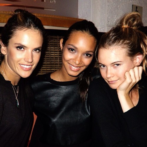 Ladies night. #Miami @alessandraambrosio @laisribeiro16