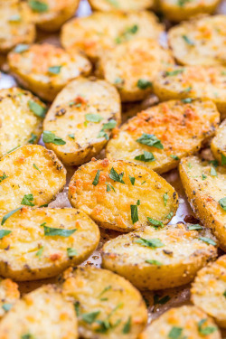 verticalfood:  Parmesan and herb Roasted Potatoes 