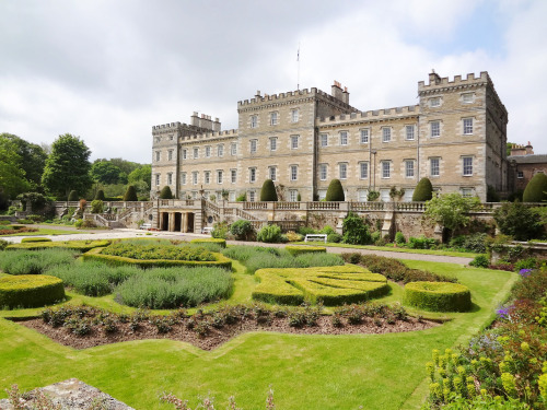 marquise-de-montespan-blog:Mellerstain House is a stately home around 13 kilometres north of Kelso i