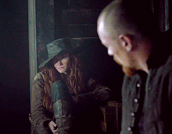 gaysails:james flint + stumbling upon Sapphic Drama™