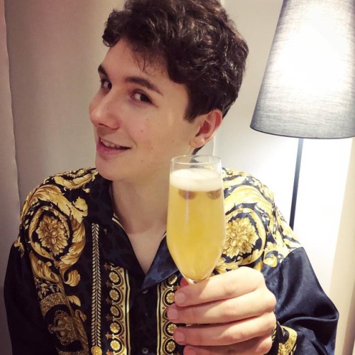 danielhowell:presenting an #oscars cocktail called ‘armie hammer’s nuts’ in celebration of call me b