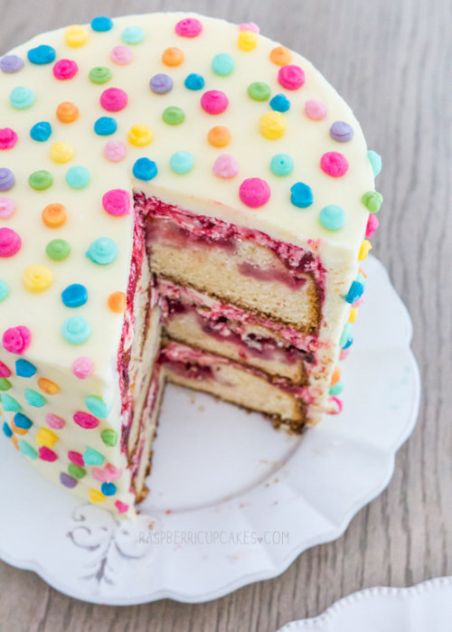 foodiebliss:  21 Insanely Delicious Desserts That Aren’t Afraid To Wear ColorSource: Buzzfeed   Where food lovers unite.    
