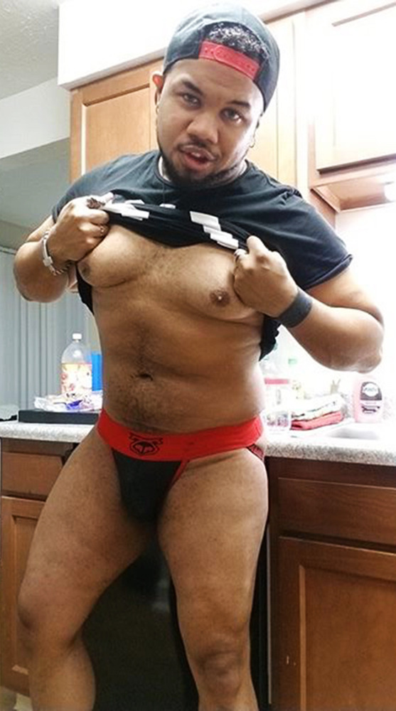 gaymerwitttattitude:  Gaymer Geek Selfies - Now this is my type of Sexy Thick Beefy