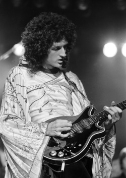 soundsof71:  Brian May, Queen, December 10 1977, Ft. Worth TX, by Curtis Smith, via