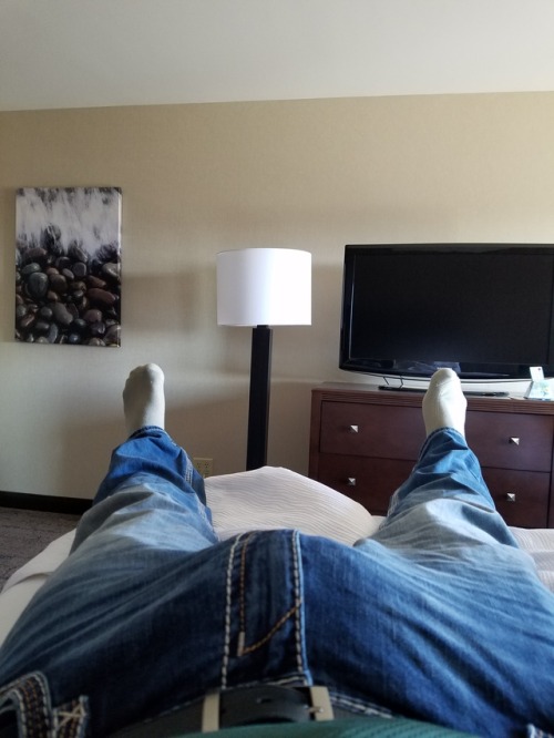 shinydiaperlover: Do I dare walk out of the hotel room ;)