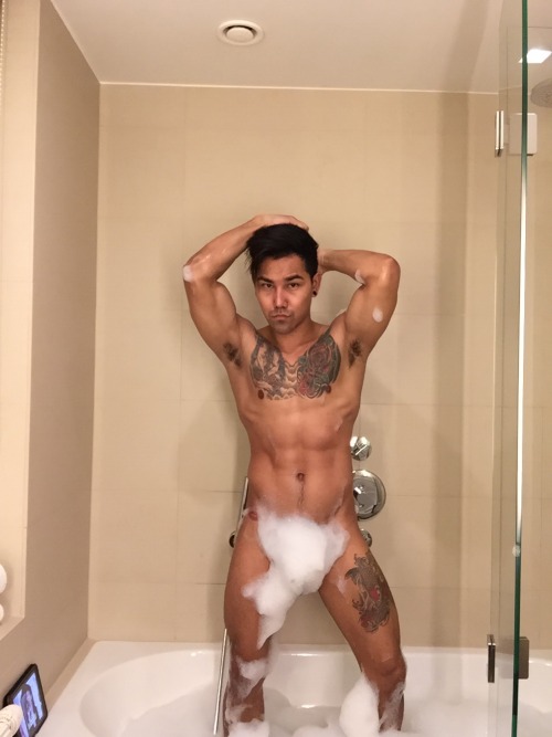 tonynorraphon:  You see what I see? lol 