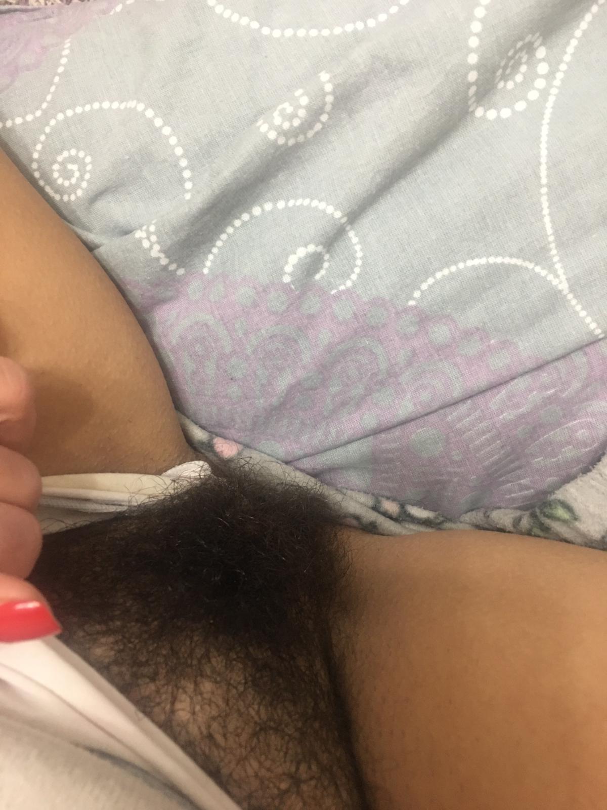 one-mans-personal-preference:muffinmaster73:hairymuffdiver:lazybateggskid:Nice hairy