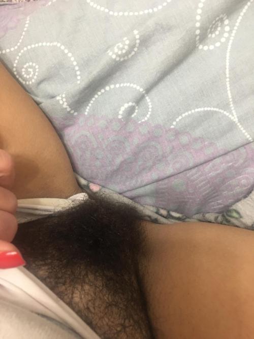 one-mans-personal-preference:muffinmaster73:hairymuffdiver:lazybateggskid:Nice hairy