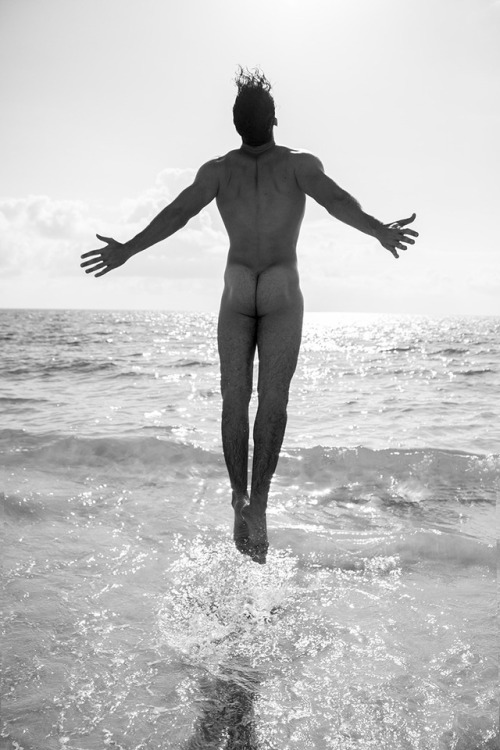 wvilldog:  malesinphotos:  ph. Ricky Cohete  Freedom