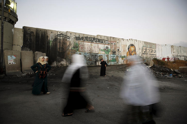 letswakeupworld:  Palestinian women make their way to attend the third Friday prayer