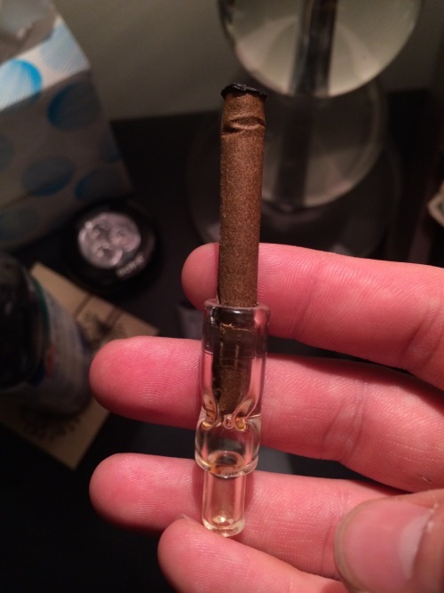 theweedteacher:  It’s a small chillum that holds my blunts and jays. No burnt fingers for me. You can also pack it and smoke directly from it, it has a catch 