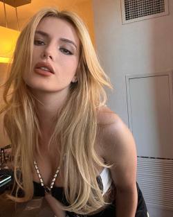 mauvecityextra:Bella Thorne 