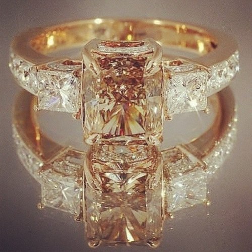 golddiggerr:  http://instagram.com/Msivana_ 