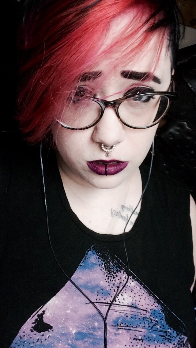 chubby-bunnies:  hey! I’m Aria, 22, size 16/18.   seeing all your beautiful faces