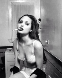 angelinajoliearchive:Angelina Jolie (1994)