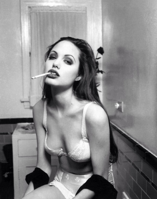 gayisthenewokay:  m0ntecore:  angelinajoliearchive:  Angelina Jolie (1994)  Angelina Jolie the year I was born. Holy fuck.  holy fuck