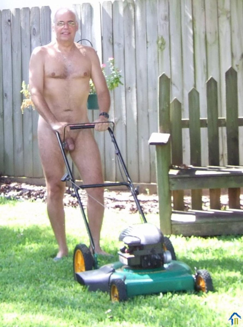 erwinmeyer:Gartenarbeit - wann immer möglich - nackt