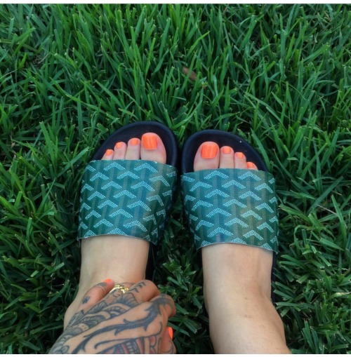 India Love Pretty Toes