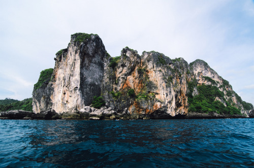 ne0nicecream:  Kayaking Phi Phi - IIGoing right from Loh Dalum Bay - Ko Phi Phi Don, Thailand