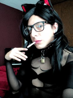 astridstella:  Smoking sissyboy in chastity