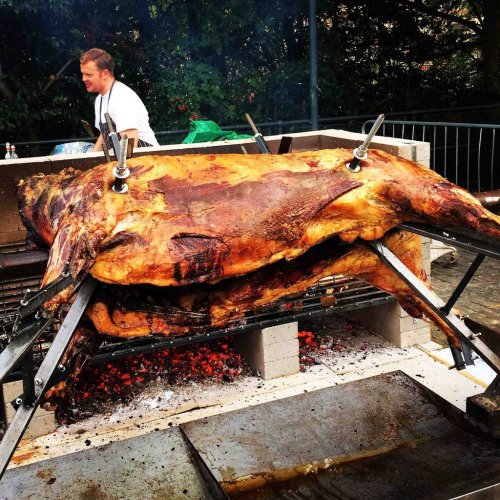 XXX sexymeals:  Whole roast ox, Meatopia London photo