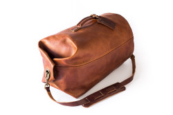 thinkwingman:  Leather Military Duffle Bag Designed to Last 