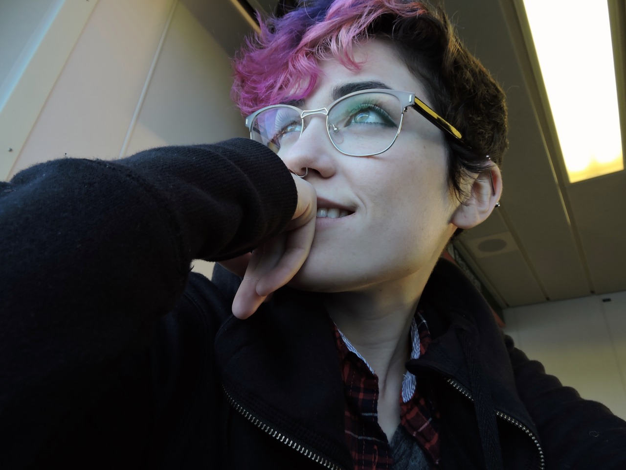 kattcoos:no one understands I took so many selfies on the boat today and I looked