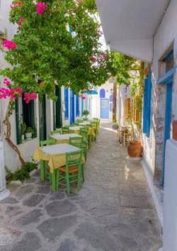 fuckyeahgreece:  Milos, Plaka