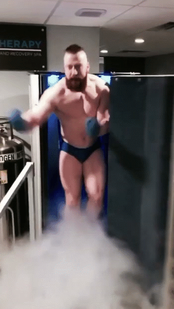 Those little blue speedos and bulge! 😍 (X)