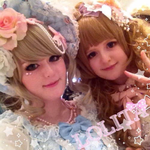princess-peachie: lovinglolisa:@domoarigateaux and I did a panel on lolita at Dee Con today! It was 