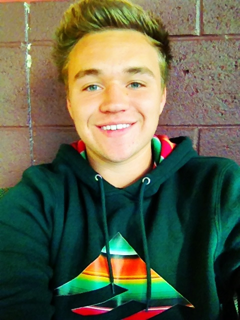 snorlaxatives:  i’m at my little brothers basketball game and i’m so effing bored