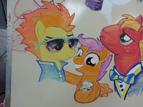 Popularity. Even Scootaloo isn’t above adult photos