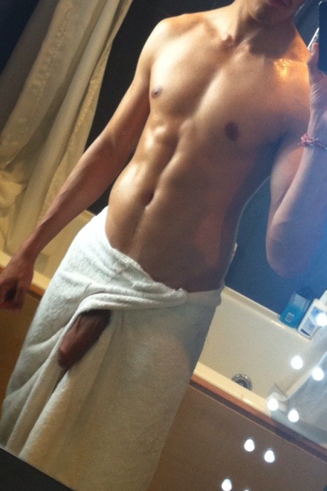 nakedguyspics:  NSFW man 