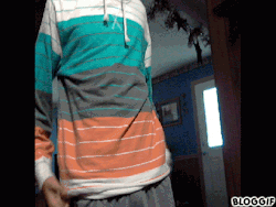 tfootielover:  teensbodybuilding:   look at my beautiful slim body :p   sexy sagging body ..nice manV …i love that hoodie colors ;))) 
