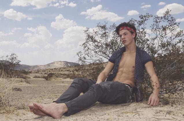 paul-curious:  shirtlifting:  Taylor Caniff  searching for the ideal: