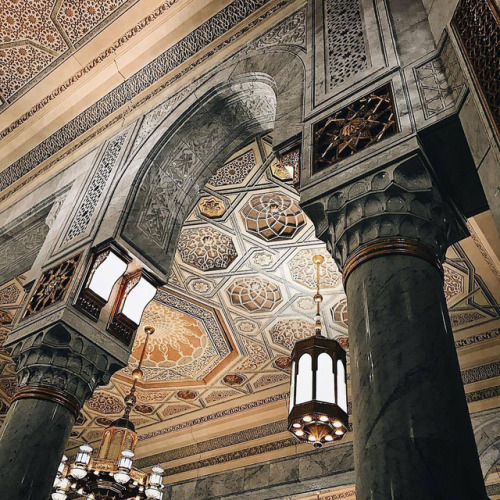 islamicthinking:The intricate details of the Masjid-al-Haram, Makkah.