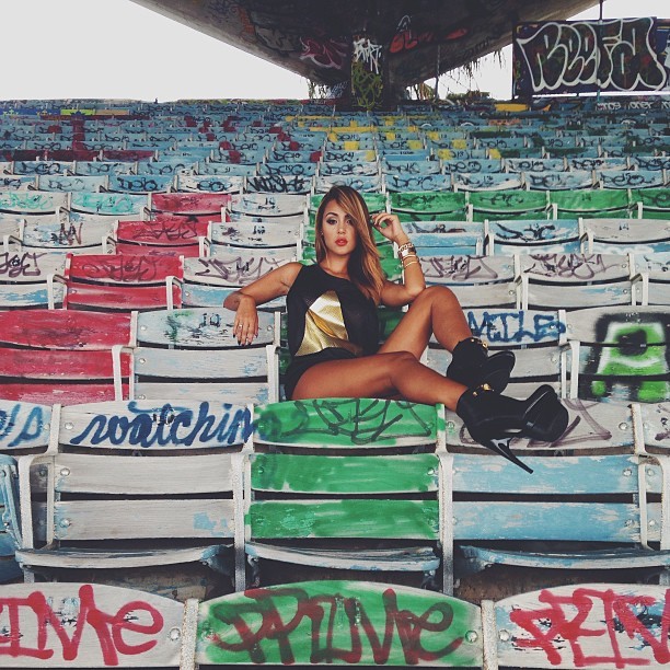 vanstyles:  Kicking back w/ @iesha_mariee for set 2 