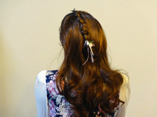 onlymonica: Another hairstyle picOne of THE most appealing aspects of feminine beauty is doing diffe