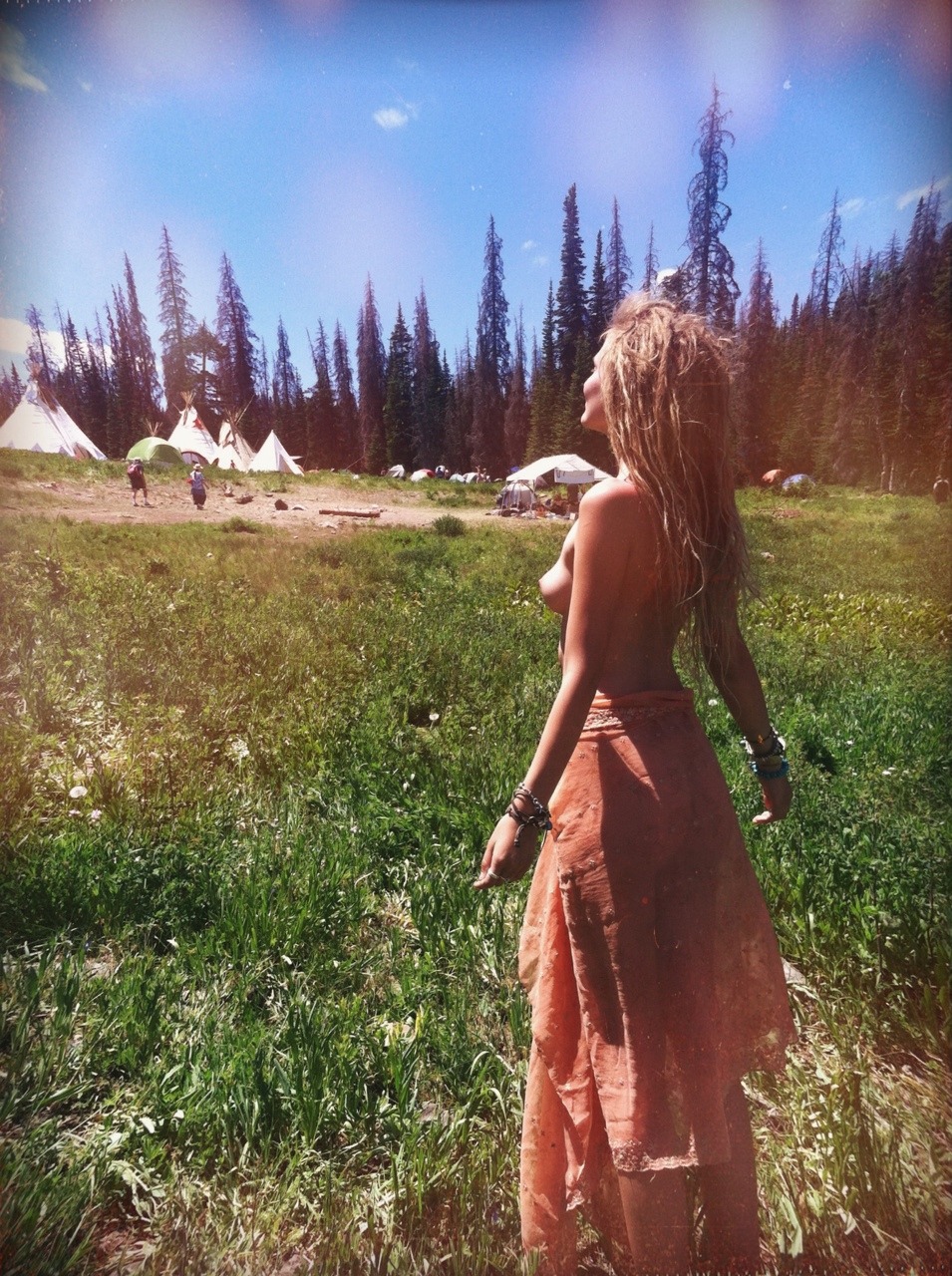dayzea:  Since Instagram deleted all the photos of my side boob, I’ll post them