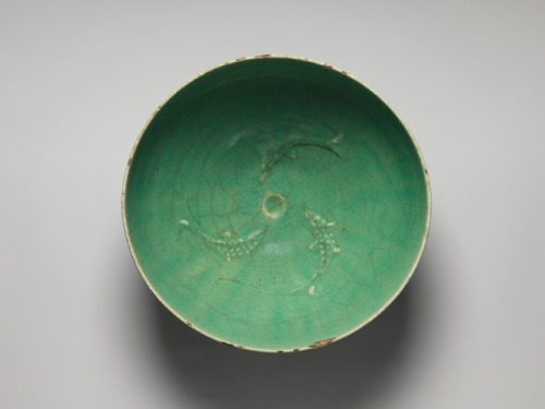 met-islamic-art: Bowl with Fish Motifs, first half 14th century, Metropolitan Museum of Art: Islamic