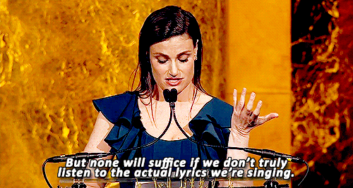 frozendailydose:  obsessedwithfrozen42:  Bow down to the queen people  I AM SO FLIPPING